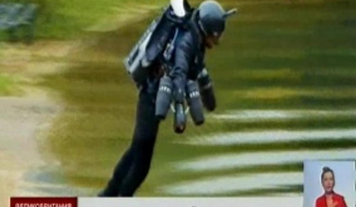 Британец в «летающем костюме» разогнался до 51 км/ч и побил мировой рекорд