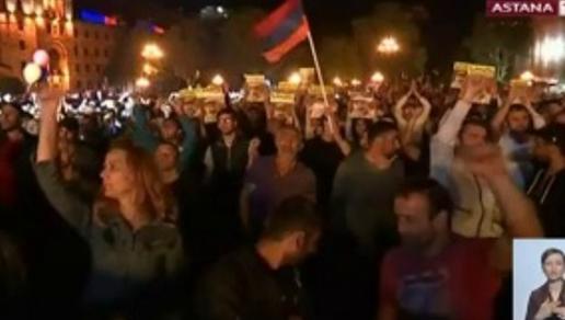 И.о. премьера Армении призывает политические силы сесть за стол переговоров