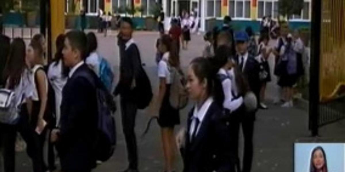 17 тысяч школьников Алматы начали учебный год в стенах чужих школ 