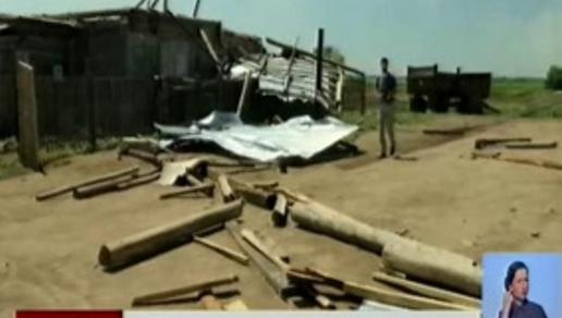 В пригородном п.Кенжеколь Павлодара ураган повредил 15 домов