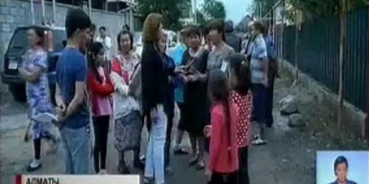 Жители микрорайона Улжан в Алматы жалуются на «липовые» долги за вывоз мусора 